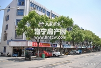 实验小学对面