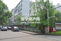 图书馆对面